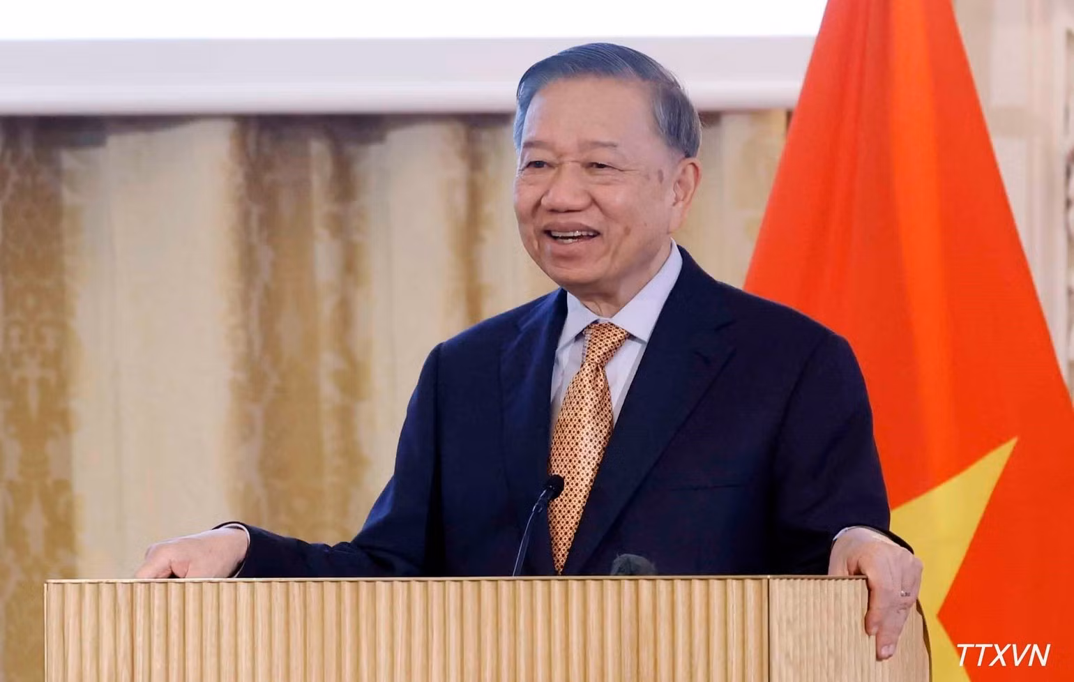 El máximo líder de Vietnam, To Lam, toma la palabra en el encuentro con la comunidad de compatriotas.