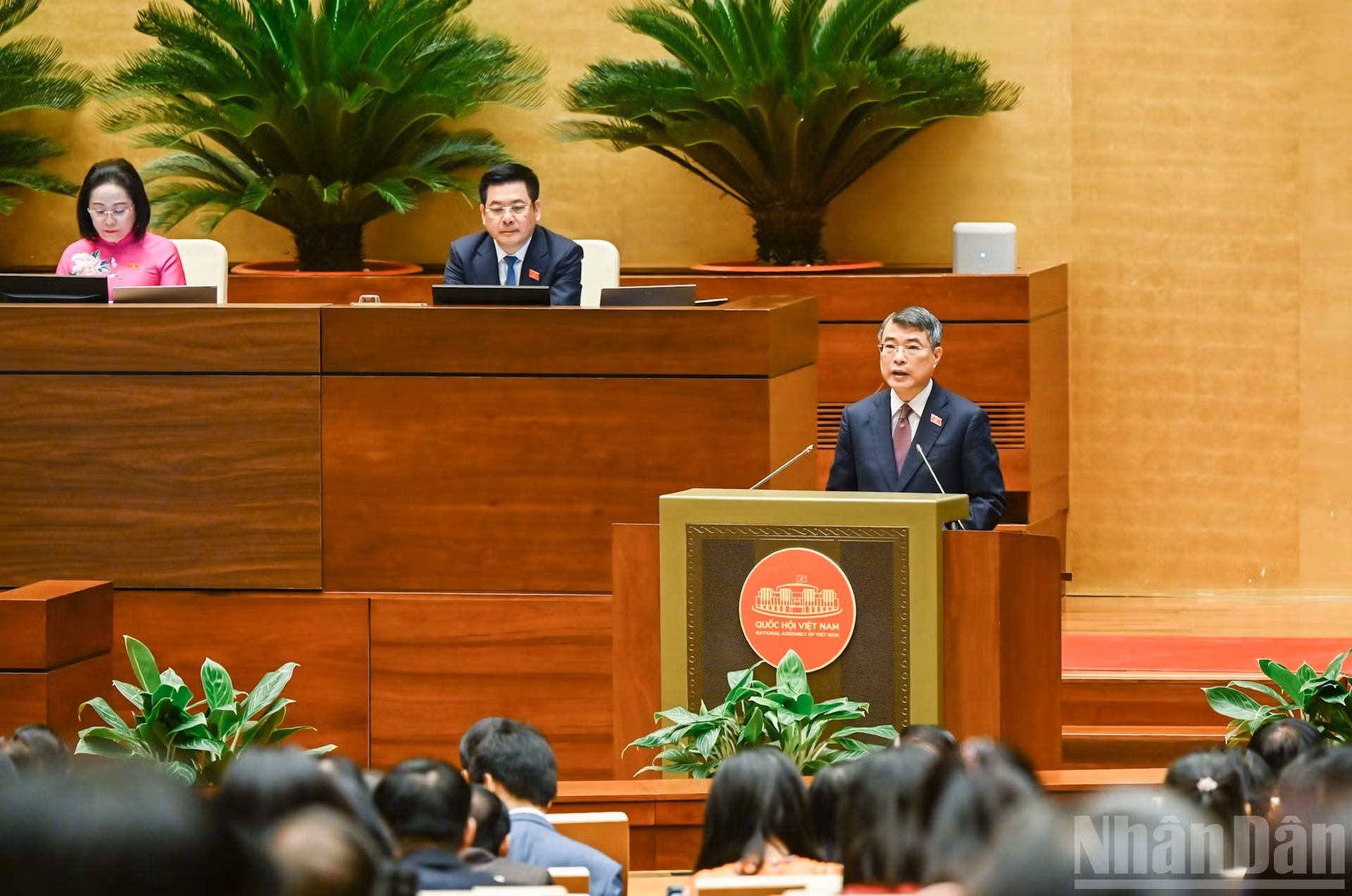El primer ministro de Vietnam, Le Minh Hung, presenta un informe sobre la implementación del Plan de desarrollo socioeconómico en 2026 y el Plan proyectado para 2027.