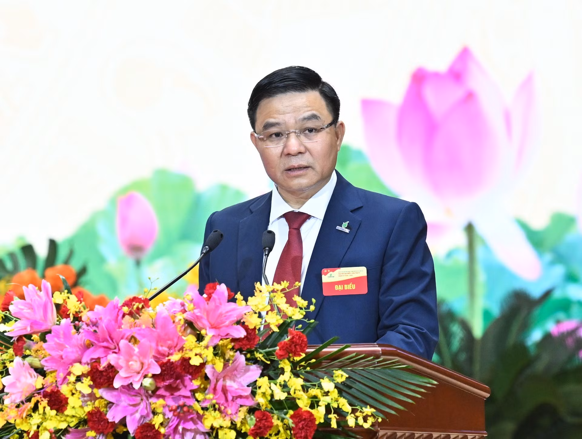 El secretario del Partido y presidente de la Junta de Miembros de Petrovietnam, Le Manh Hung, pronuncia el discurso inaugural.