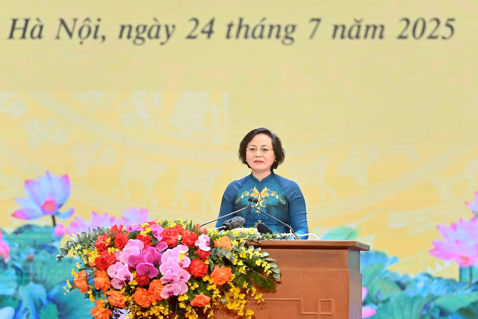 La ministra de Interior, Pham Thi Thanh Tra, habla en la cita.
