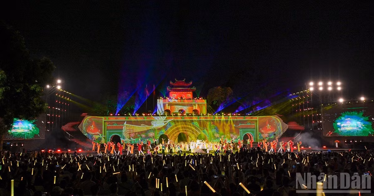 Espectáculo de luces en la ceremonia de clausura. (Foto: The Dai)