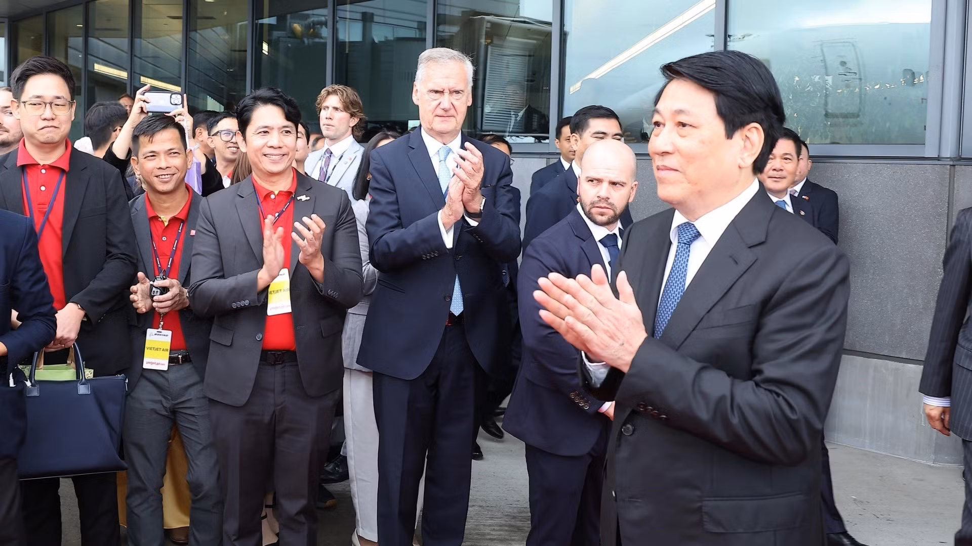 El presidente vietnamita Luong Cuong asiste al evento.