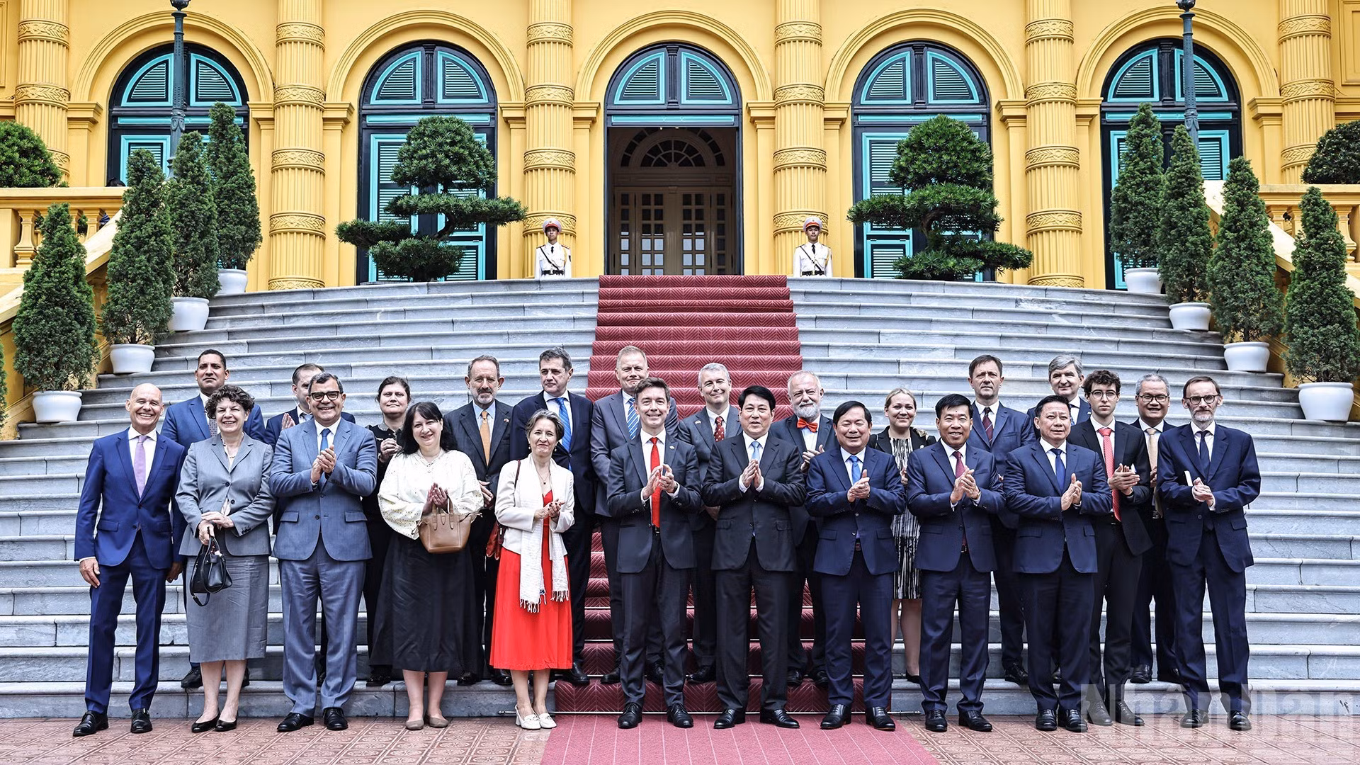 [Foto] Presidente de Vietnam se reúne con miembros de la Unión Europea 