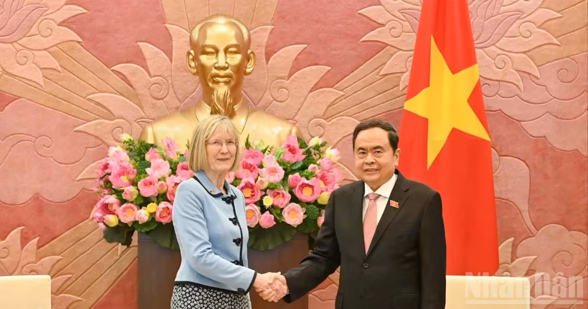 [Foto] Líder legislativo de Vietnam recibe a la embajadora de Australia