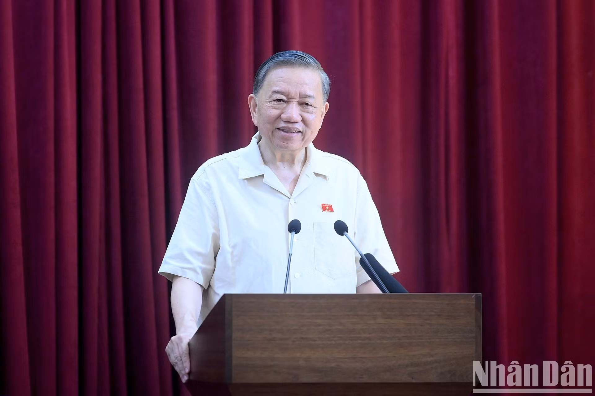 El líder de Vietnam, To Lam, toma la palabra en la cita.