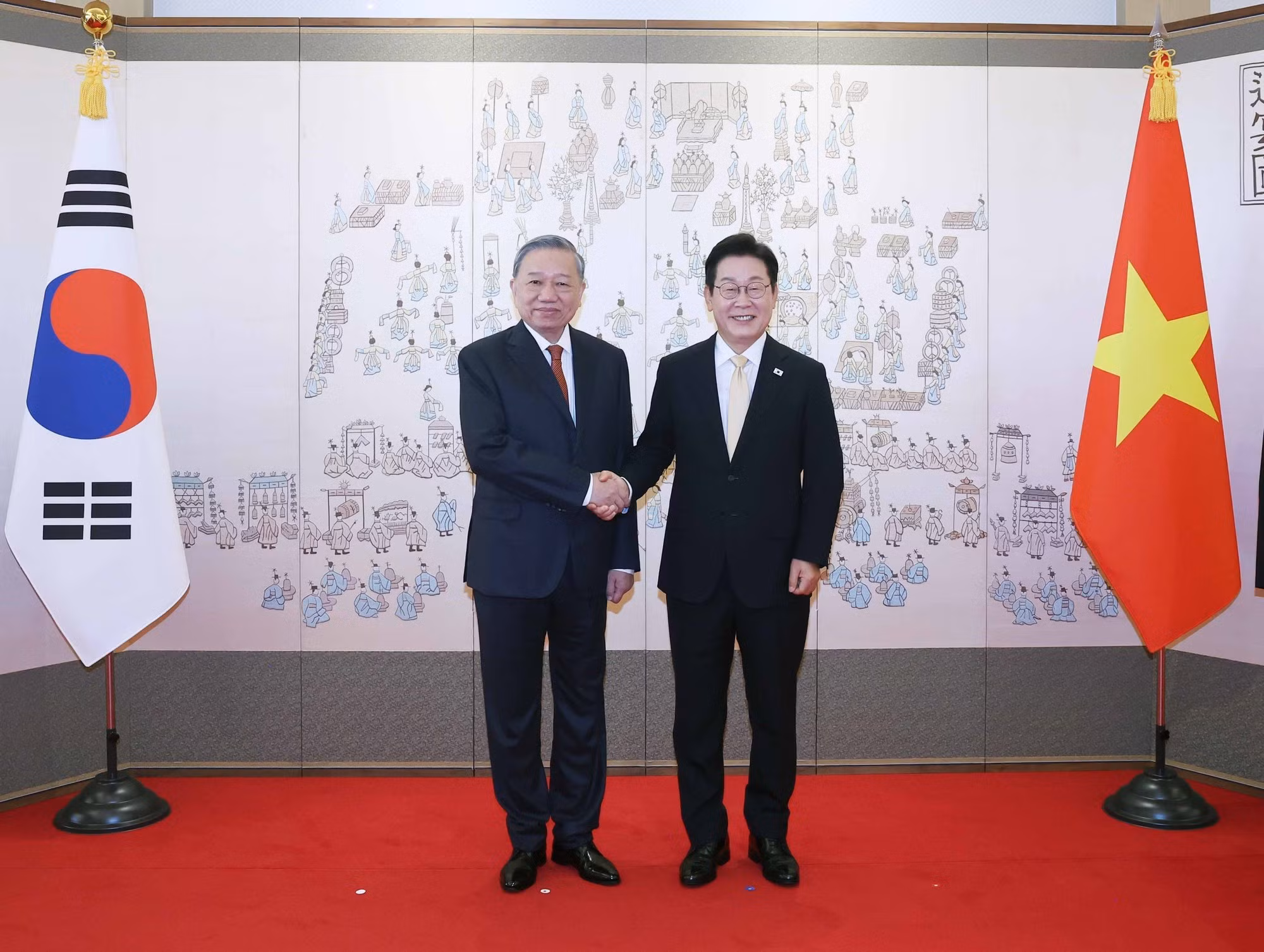 El secretario general del PCV, To Lam, y el presidente surcoreano, Lee Jae -myung.