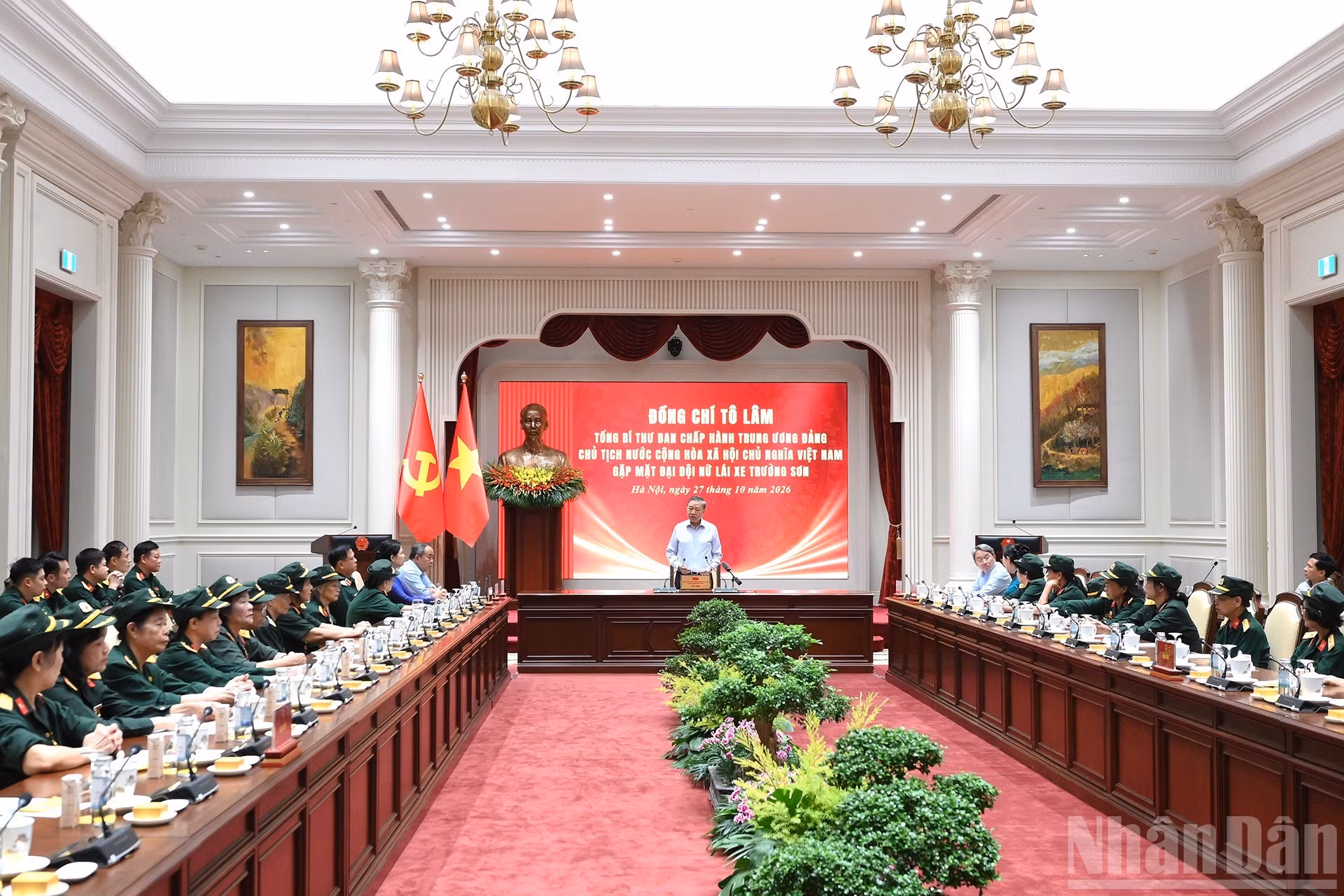 El mandatario vietnamita preside el encuentro.