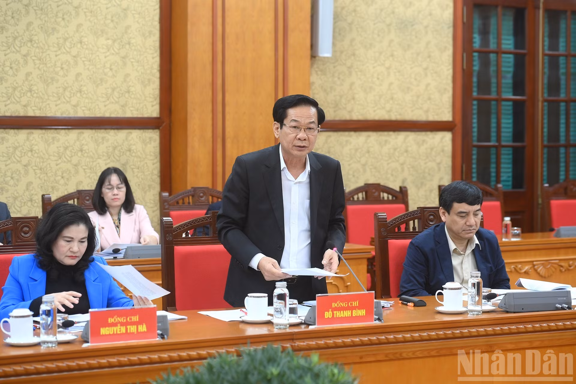 El ministro de Interior Do Thanh Binh presenta un informe.