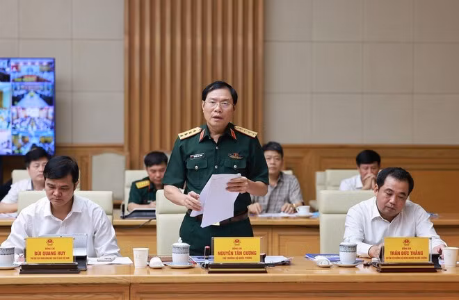 El general Nguyen Tan Cuong, jefe del Estado Mayor General del Ejército Popular de Vietnam y viceministro de Defensa, habla en el evento (Fuente: VNA)