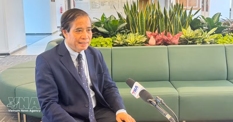 El profesor Vu Minh Khuong de la Escuela de Políticas Públicas Lee Kuan Yew (Singapur). (Fuente: VNA)
