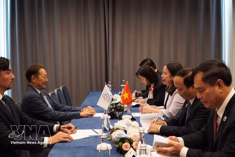 La vicepresidenta de Vietnam, Vo Thi Anh Xuan, y el secretario general de la Conferencia sobre Interacción y Medidas de Fomento de la Confianza en Asia (CICA), Kairat Sarybay. (Fuente: VNA)