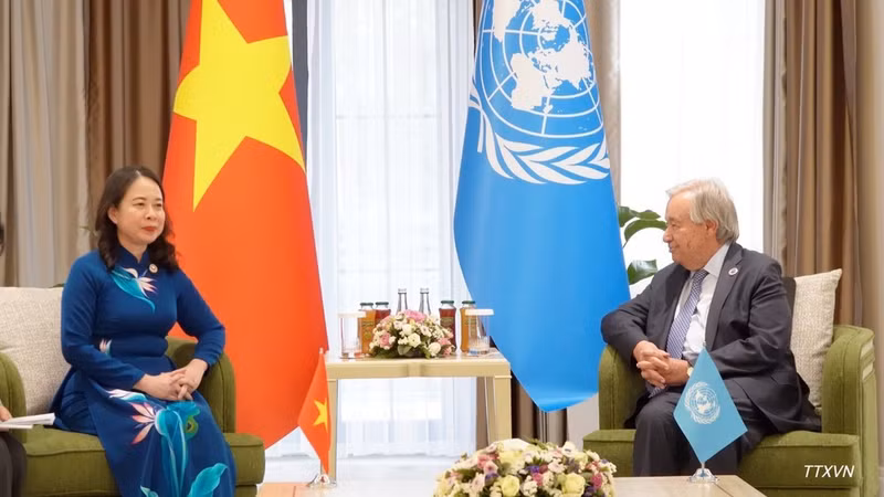 La vicepresidenta de Vietnam, Vo Thi Anh Xuan, y el secretario general de las Naciones Unidas (ONU), Antonio Guterres. (Fuente: VNA)