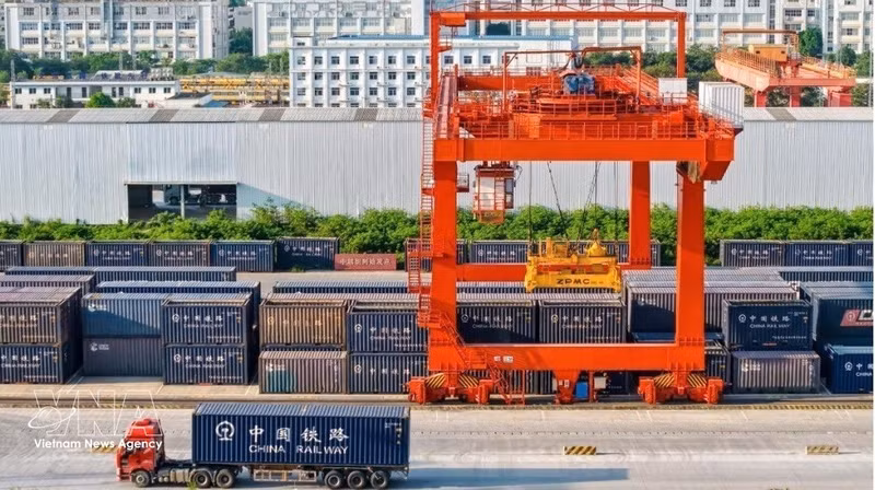 Las mercancías se recogen en el puerto ferroviario internacional de Nanning, Guangxi, antes de ser transbordadas a Vietnam mediante trenes intermodales Vietnam-China. (Foto: VNA)