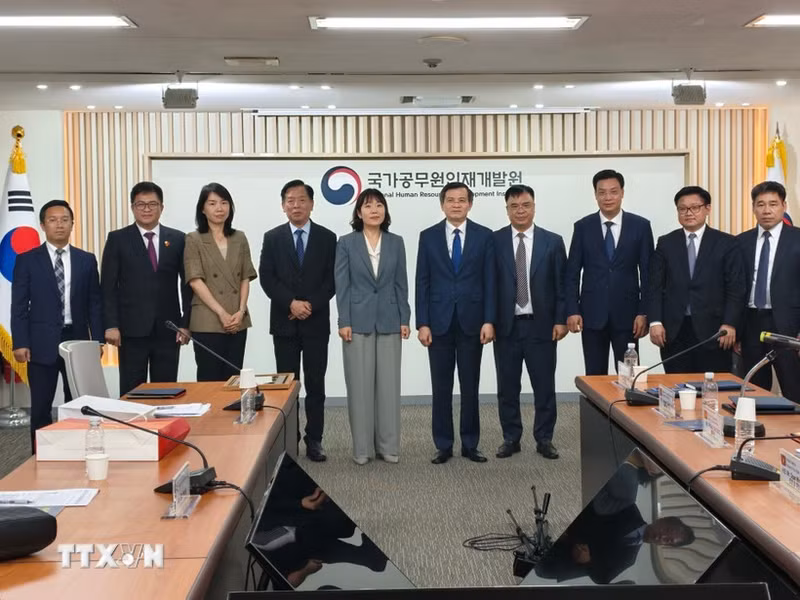 Vietnam y Corea del Sur intensifican cooperación en formación de funcionarios.