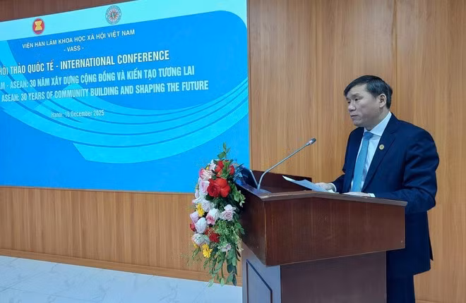 El presidente de la Academia de Ciencias Sociales de Vietnam, Le Van Loi, habla en el evento (Fuente: VNA)