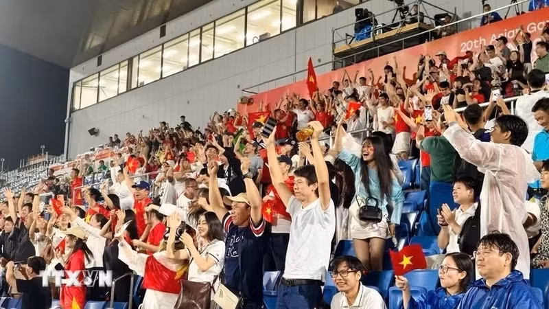 Aficionados vietnamitas celebran la victoria frente a Filipinas. (Foto: Vietcontent)