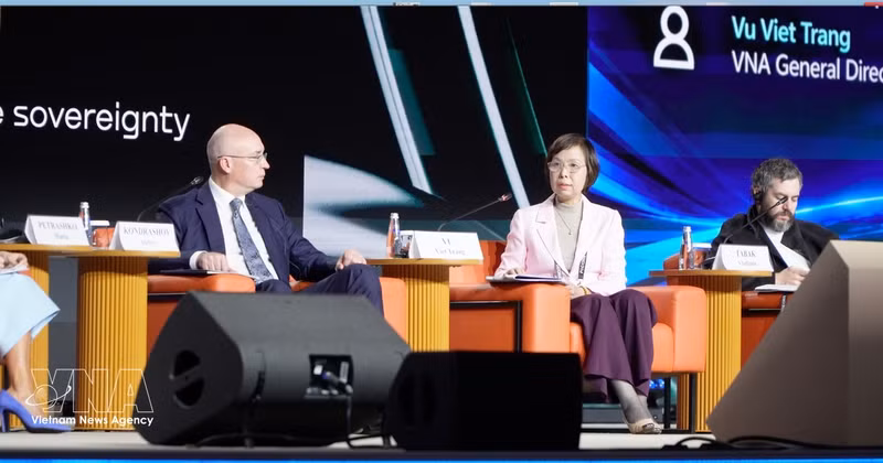 La directora general de la VNA, Vu Viet Trang, interviene en la cita. (Foto: VNA)