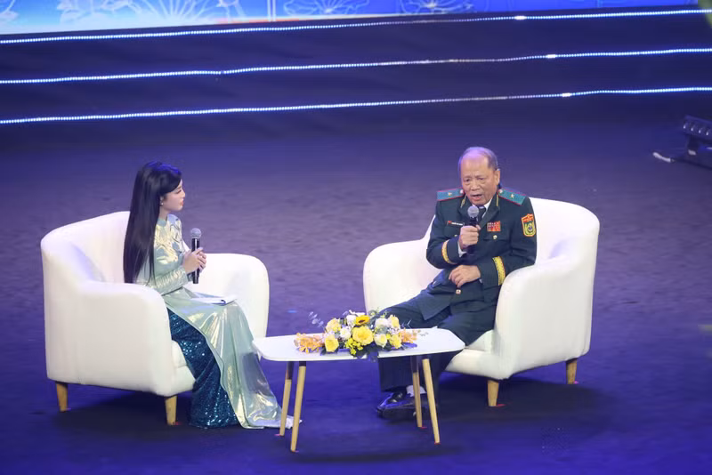 Intercambio con el general de división Nguyen Kim Khanh, exjefe de la Comisión de Defensa y Seguridad Nacional de la Asamblea Nacional de Vietnam.