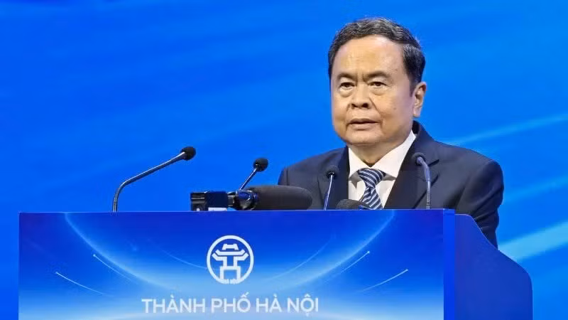 El presidente de la Asamblea Nacional de Vietnam, Tran Thanh Man, habla en el evento.
