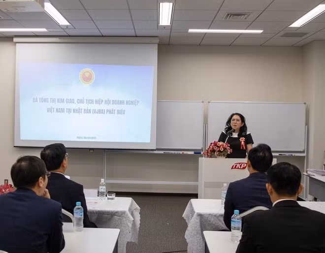 La presidenta de la VJBA, Tong Thi Kim Giao, habla en el evento. (Foto: VNA)