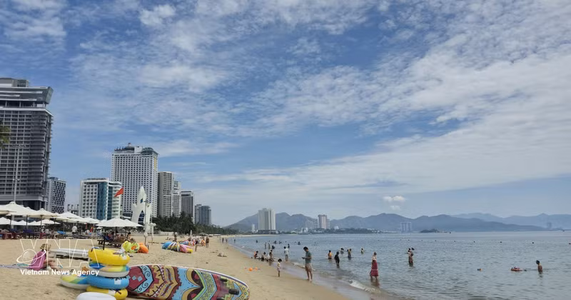 Un rincón de la playa de Nha Trang, en la provincia de Khanh Hoa, atrae a muchos turistas. (Fuente: VNA)
