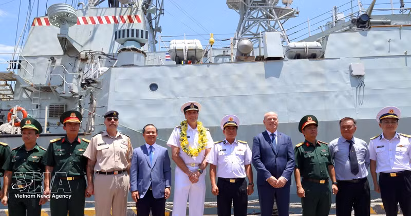 Delegados de Vietnam y Canadá en el acto de recepción (Foto: VNA)