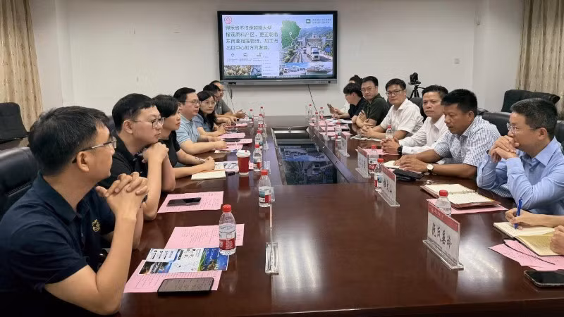 La delegación de la Asociación de Durián de Dak Lak y empresas exportadoras de la provincia trabajan con socios en la ciudad china de Guangdong.