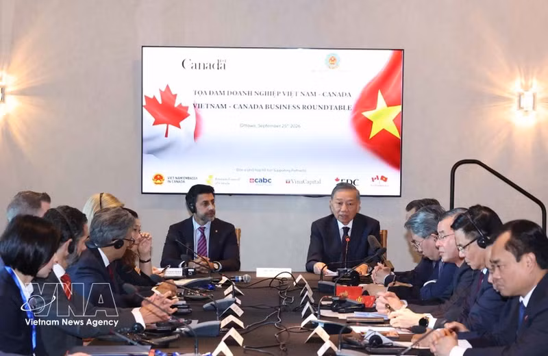 El secretario general del Partido Comunista y presidente de Vietnam, To Lam, participa en la Mesa Redonda Empresarial Vietnam-Canadá. (Foto: VNA)