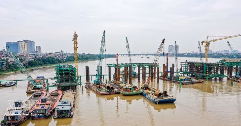 Construcción del puente Tran Hung Dao. (Foto: VNA)