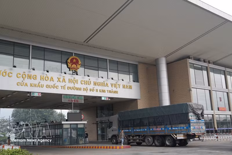 En la puerta fronteriza internacional Kim Thanh - Lao Cai. (Foto: VNA)