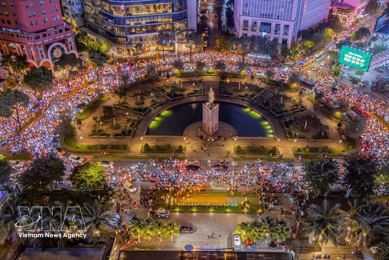 Residentes de Ciudad Ho Chi Minh participan en las celebraciones del Día Nacional. (Foto: VNA)