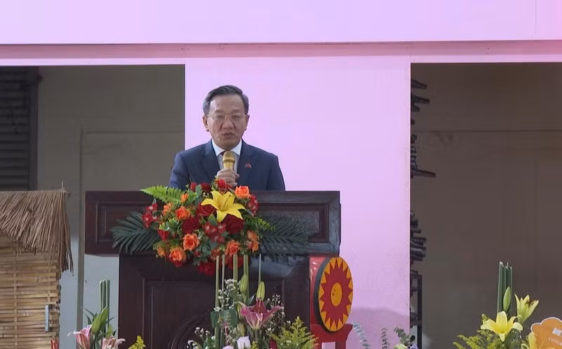 El embajador vietnamita en Vientián, Nguyen Minh Tam, habla en la ceremonia de inauguración. (Foto: Trinh Dung)