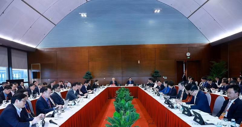 Los delegados debaten los proyectos de documentos presentados al XIV Congreso Nacional del Partido (Foto: VNA)