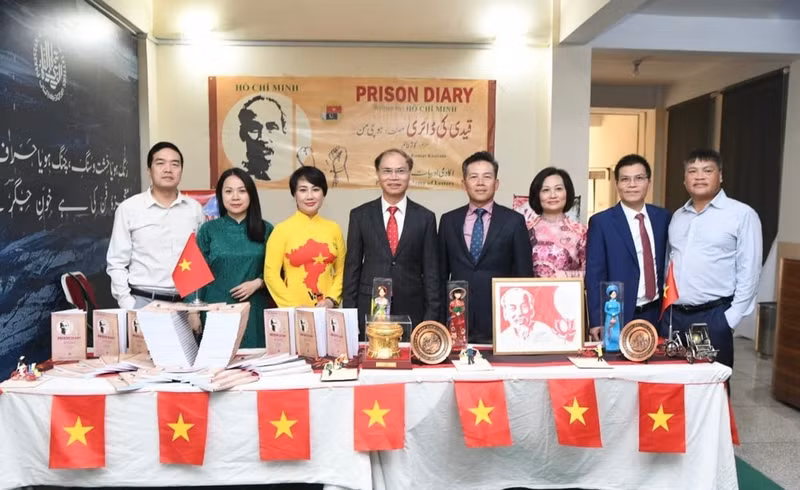 El embajador Pham Anh Tuan y funcionarios de la embajada intervienen en el evento. (Foto: Embajada de Vietnam en Pakistán)
