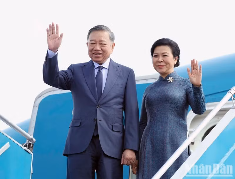 El secretario general del Partido Comunista de Vietnam y presidente del país, To Lam, acompañado de su esposa, Ngo Phuong Ly, parte de Hanói para realizar visitas a Rusia y Francia. (Foto: nhandan.vn)
