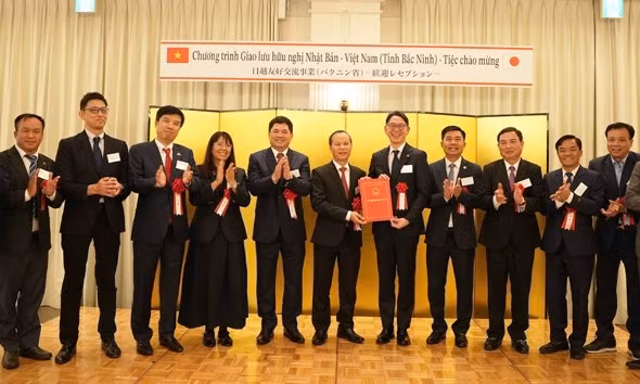 Bac Ninh concede certificados de registro de inversión a empresas japonesas.
