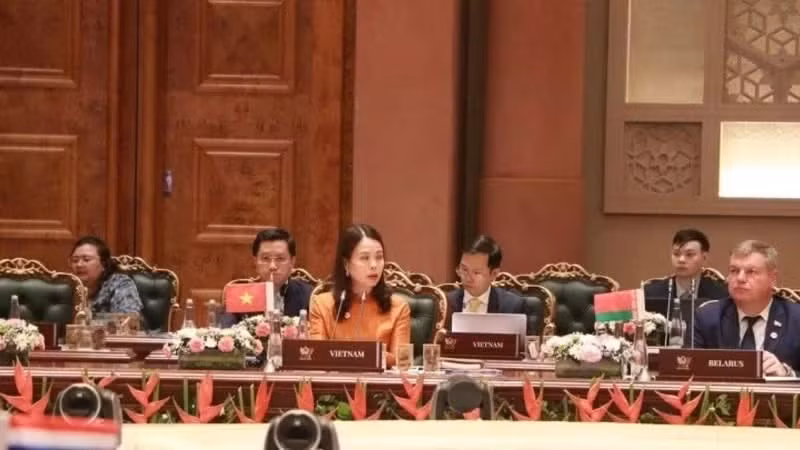 La viceministra de Asuntos Exteriores de Vietnam, Nguyen Minh Hang, asiste a la conferencia. (Foto: VNA)