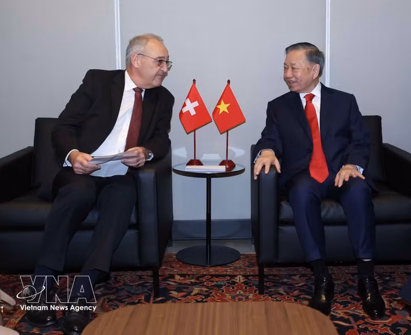 El secretario general del Partido Comunista y presidente de Vietnam, To Lam, se reúne con el presidente de Suiza, Guy Parmelin, al margen del Debate General del 81º período de sesiones de la Asamblea General de las Naciones Unidas, el 22 de septiembre de 2026, en Nueva York, Estados Unidos. (Foto: VNA/Thong Nhat)