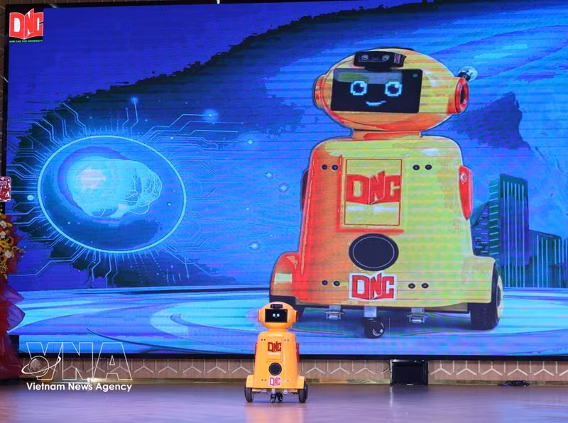 Presentación de un robot MC - Recepcionista (Foto: VNA)