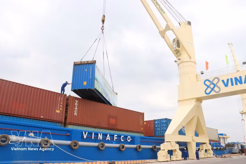 Según la planificación hasta 2030, con visión a 2050, la provincia sureña de Tay Ninh desarrollará 66 puertos de carga interiores, modernizando los existentes e invirtiendo en nuevos según las necesidades socioeconómicas. (Foto: VNA)