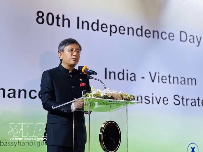 El embajador de la India en Vietnam, Tshering W. Sherpa, habla en el evento. (Foto: VNA)