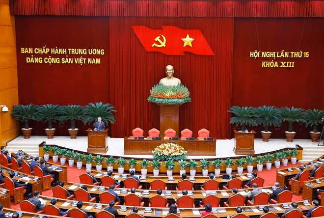 El secretario general del Partido Comunista de Vietnam, To Lam, pronuncia un discurso de clausura del 15ª pleno del Comité Central del Partido, mandato XIII. (Foto: VNA)