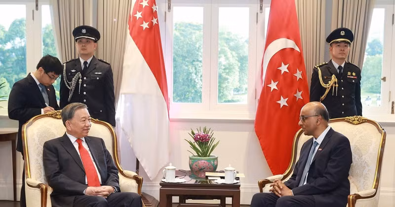 El secretario general del Partido Comunista de Vietnam, To Lam, sostiene una reunión con el presidente de Singapur, Tharman Shanmugaratnam, en el marco de su visita oficial a este país, el 12 de marzo de 2025. (Foto: VNA)