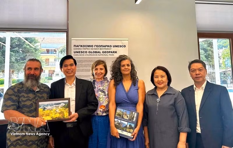 La delegación de la provincia de Lang Son se reúne con la Junta de Gestión del Geoparque Mundial de la Unesco Chelmos-Vouraikos. Foto: (Embajada de Vietnam en Grecia)