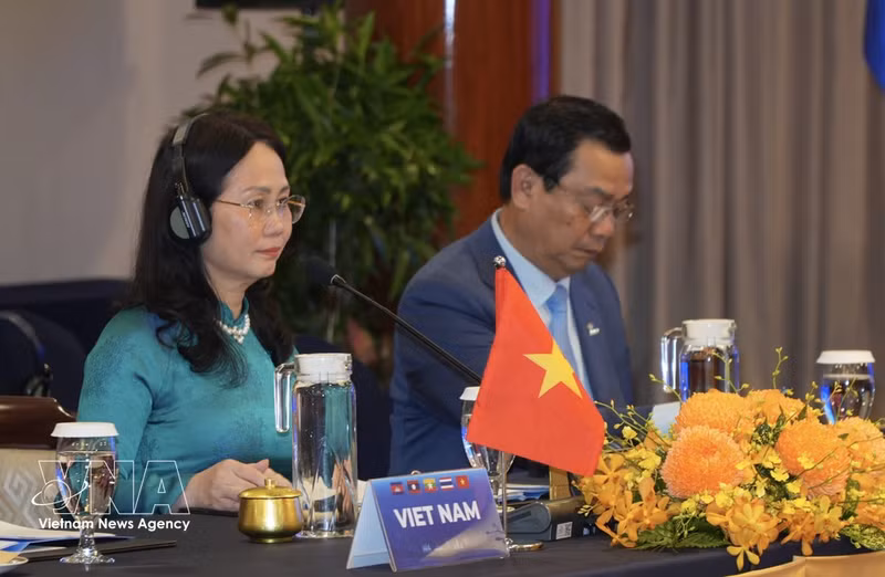 La ministra de Cultura, Deportes y Turismo, Lam Thi Phuong Thanh, asiste como representante del país anfitrión. (Foto: VNA)