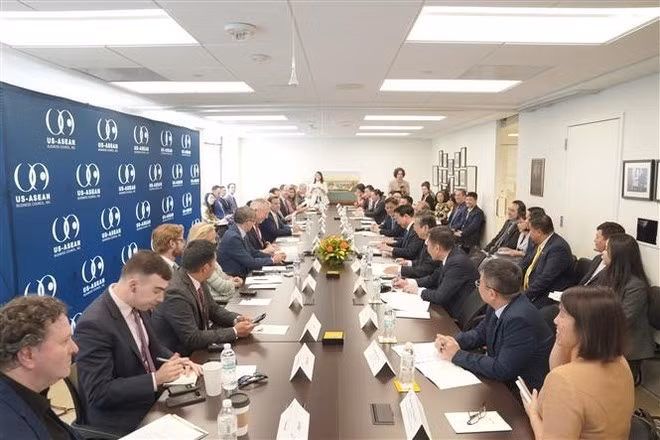 Panorama de la reunión entre el ministro de Agricultura y Medio Ambiente de Vietnam, Do Duc Duy, y Ted Osius, presidente y director general del Consejo Empresarial Estados Unidos-ASEAN (USABC). (Fuente: VNA)