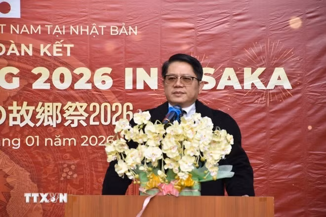 El cónsul general de Vietnam en Osaka, Ngo Trinh Ha, habla en el evento. (Fuente: VNA)