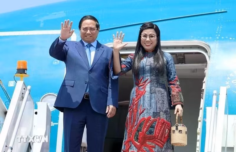 El primer ministro de Vietnam, Pham Minh Chinh, y su esposa. (Fuente: VNA)