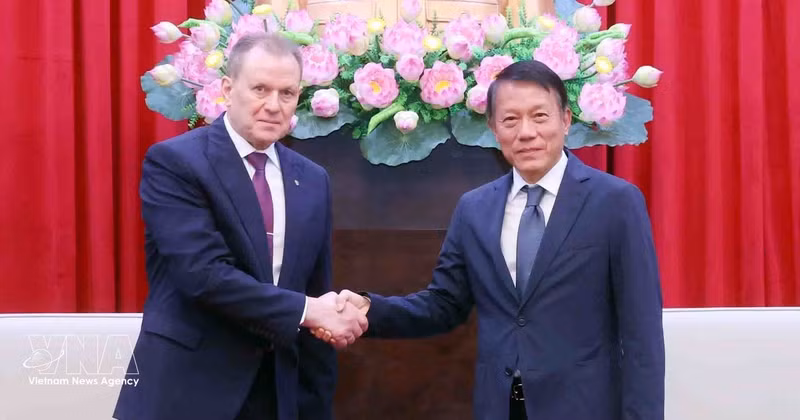 El general Luong Tam Quang, ministro de Seguridad Pública de Vietnam, recibe en Hanói al general Arkady Aleksandrovich Gostev, director del Servicio Penitenciario Federal de Rusia. (Fuente: VNA)