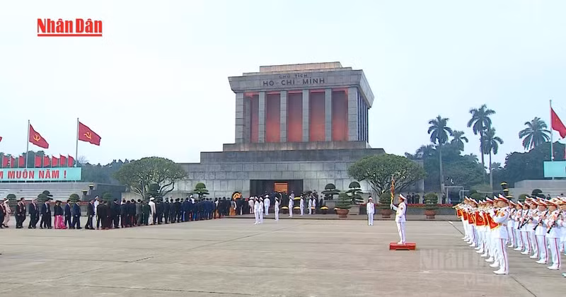 [Vídeo] Delegados al XIV Congreso Nacional del PCV rinden homenaje al Presidente Ho Chi Minh